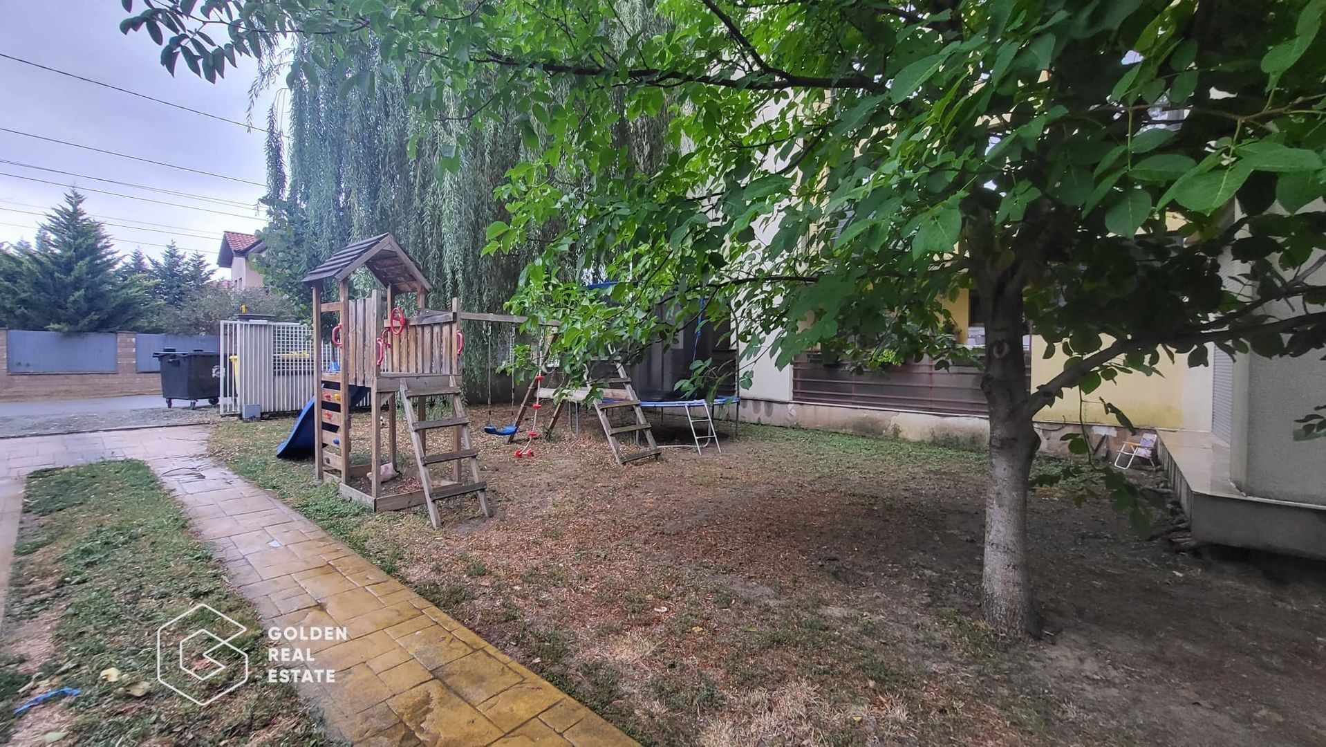 Apartament  cu spatiu de joaca si curte in Giroc - Poză 11