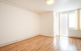 Garsonieră gata de mutat / închiriat – etaj 1, sud, centrală proprie