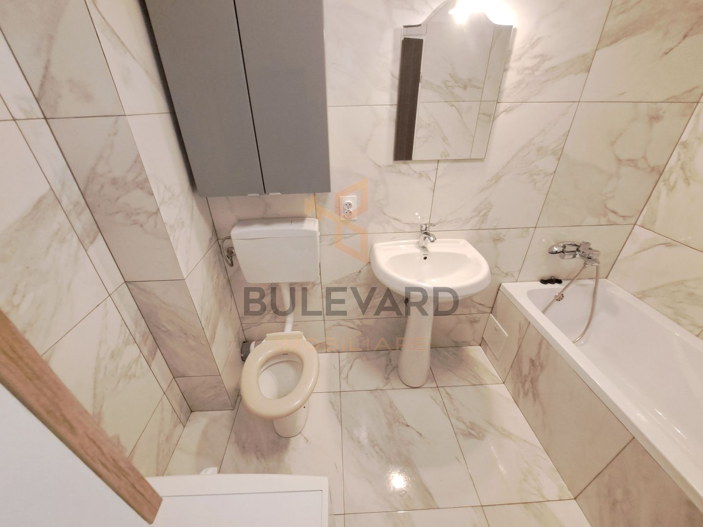 Apartament 3 camere, 2 bai, parcare, zona Metro! - Poză 9