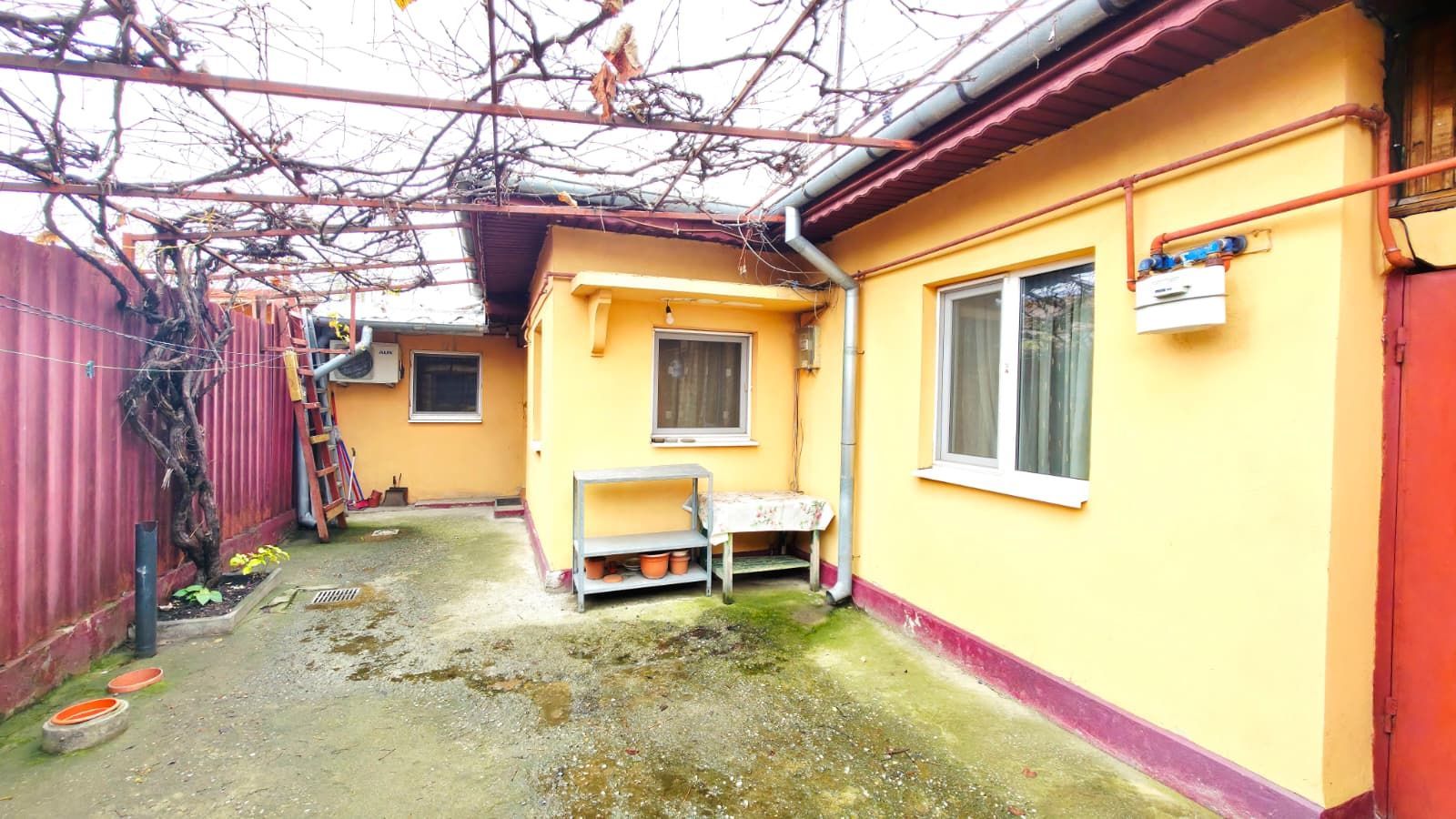 Oportunitate Unică: Casă cu 4 Camere, Curte Generoasă și Îmbunătățiri - Poză 3