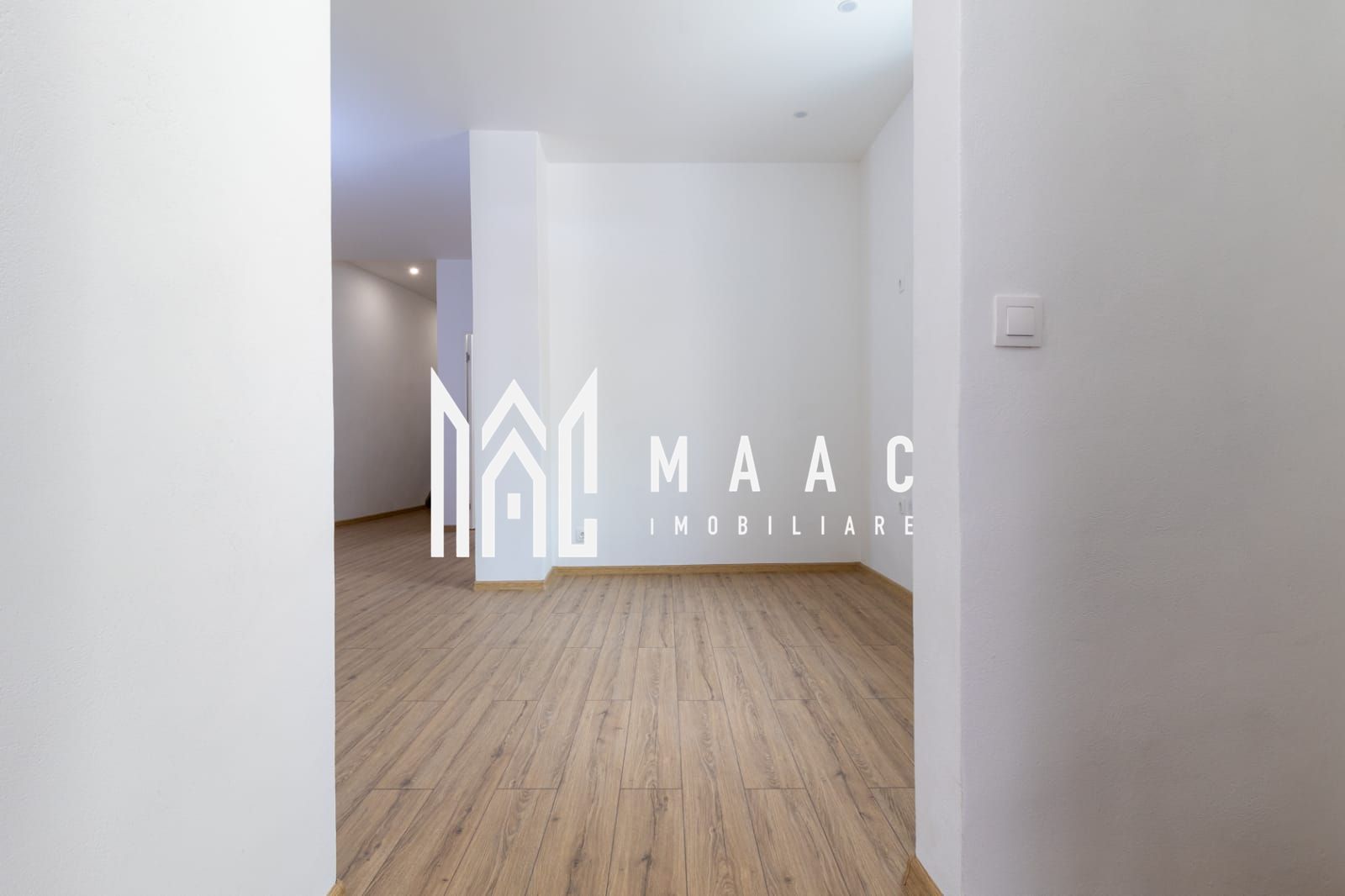 Apartament 2 Camere si Studio | Ultracentral | Acces Privat - Poză 12