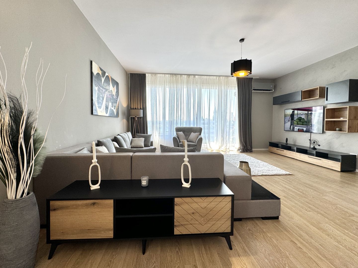 Apartament cu 4 camere, elegant si modern, in zona Centrala- Tender - Poză 3