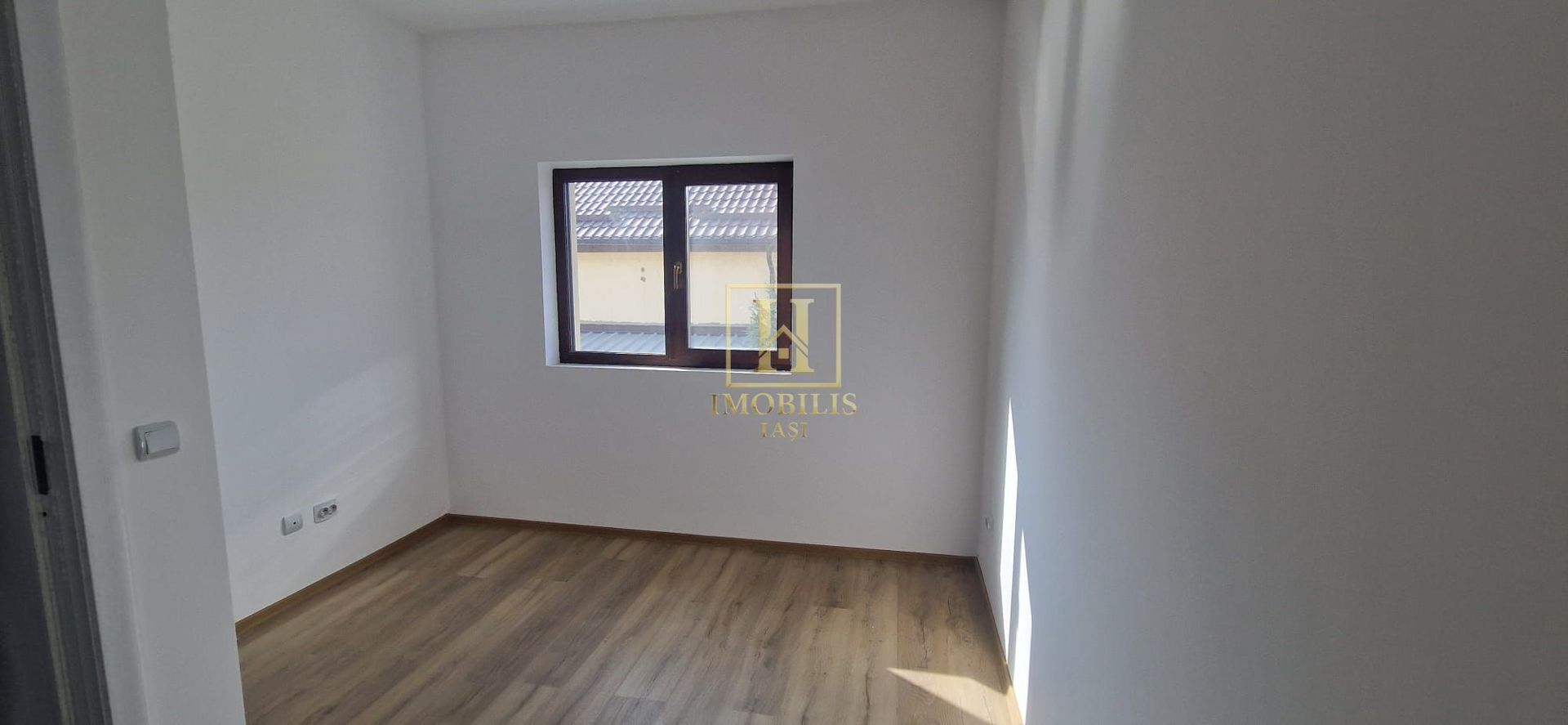 Apartament 3 camere 64 mp + loc de parcare Lunca Cetatuii 95000 euro - Poză 1