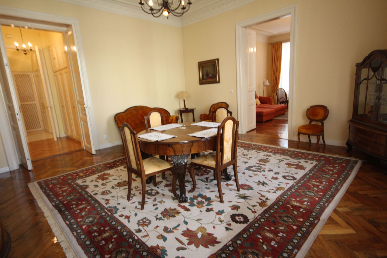 APARTAMENT DEOSEBIT IN ZONA CENTRALA - Poză 2