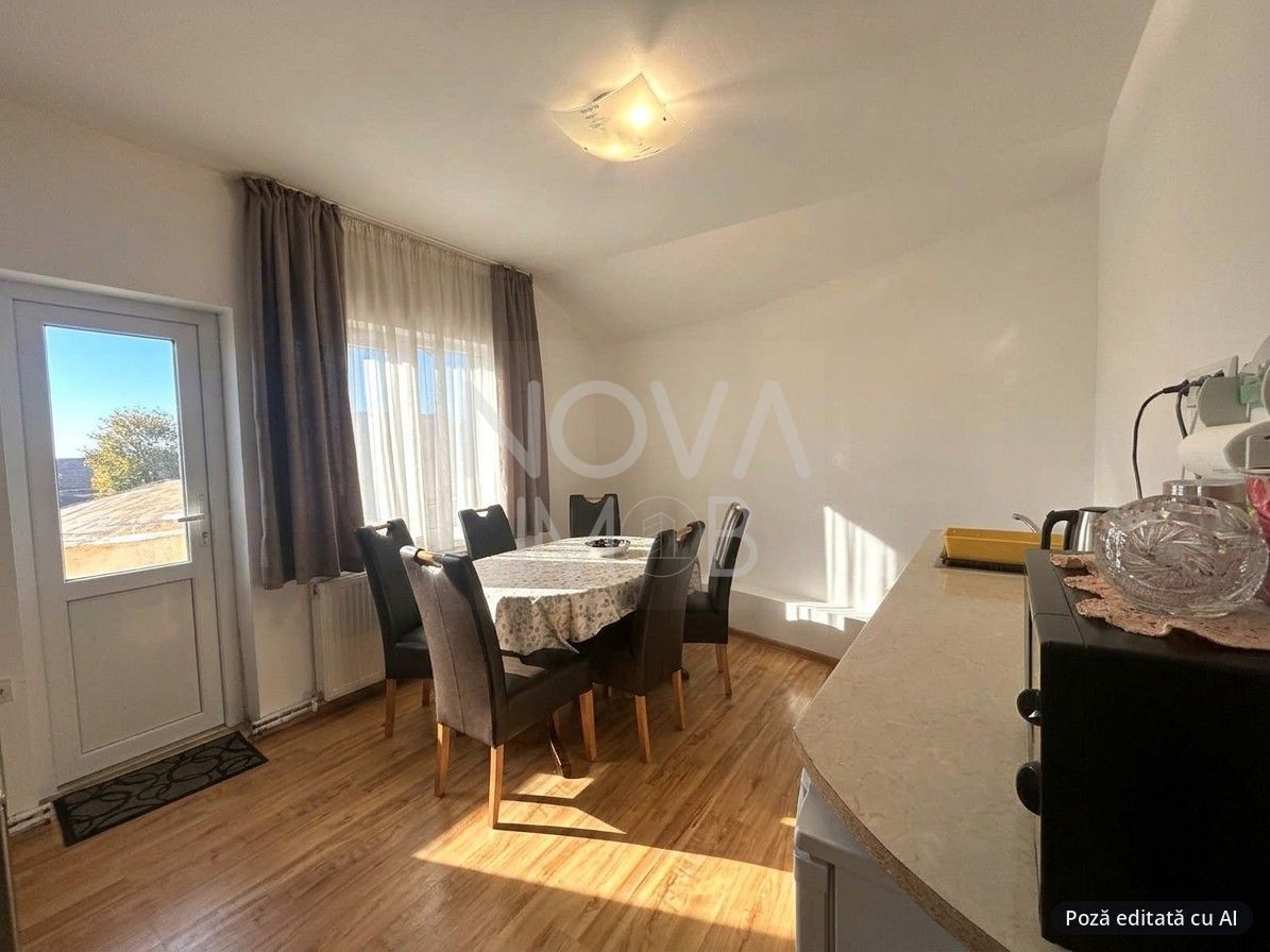 Casa de vanzare 200 mp cu spatiu comercial la parter, strada Lunga - Poză 1