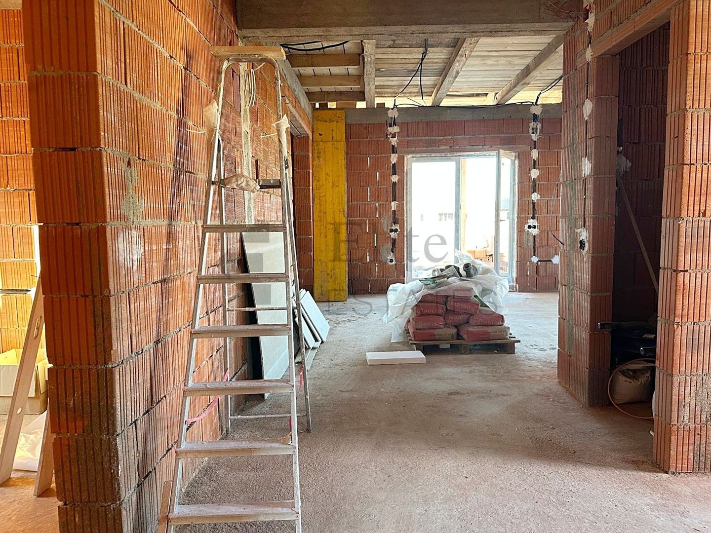 Casa cu 4 camere de vanzare in Santandrei - Poză 2