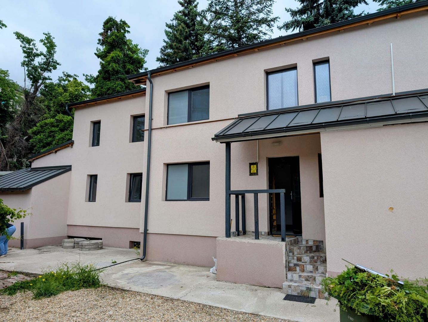 Casa Vila 6 camere || Piata Victoriei || Buzesti || Curte Libera 300Mp - Poză 2