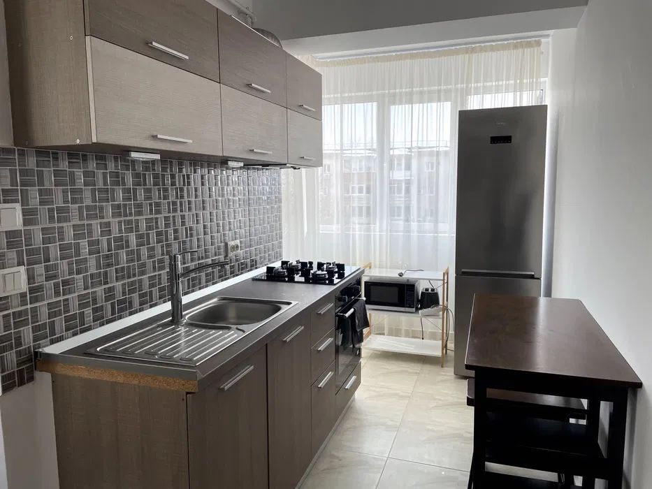 inchiriez apartament cu 3 camere Pacii + loc de parcare - Poză 1