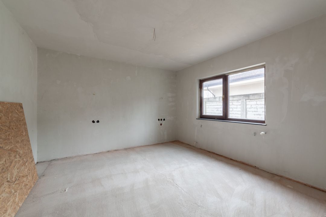 Casa sptioasa cu potential real in Maracineni la 5 pasi de Pitesti-Arges! - Poză 8