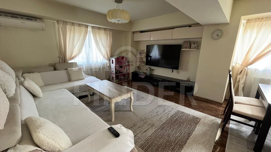 Vanzare apartament 3 camere, predare la cheie, Piata Cipariu - Poză 2
