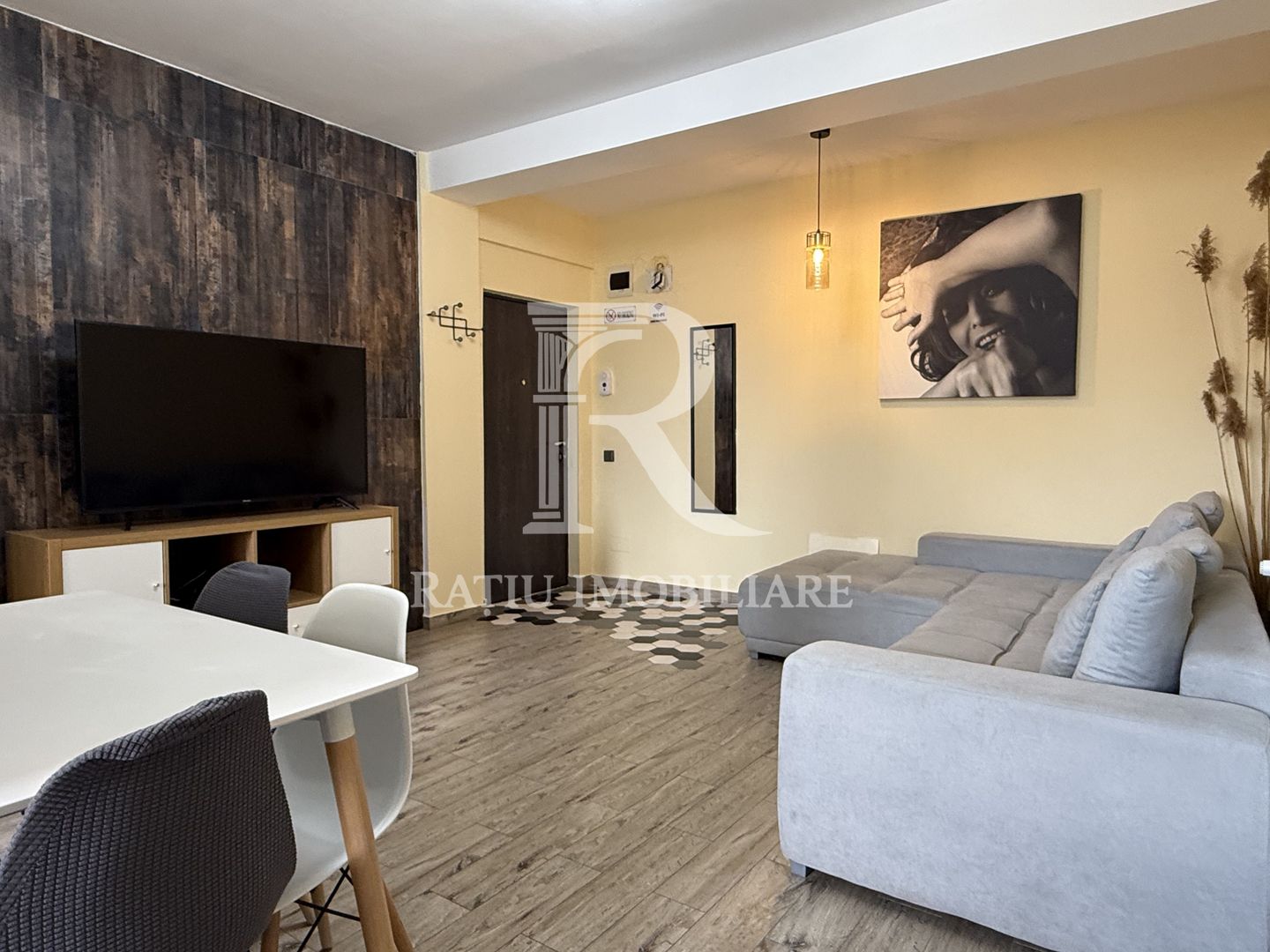 Apartament cu 3 camere de închiriat | Prima Shops | Oradea - Poză 1
