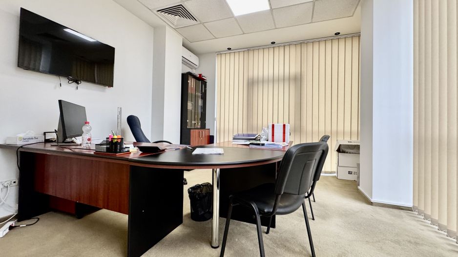 Spațiu pentru birouri langa Funshop Buziașului - Poză 24