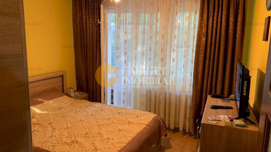 3 CAMERE DECOMANDAT - ETAJ INTERMEDIAR - ZONA PODU ROS - Poză 2