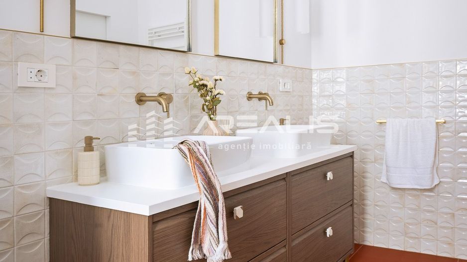 VÂNDUT!!! Apartament splendid in centrul Aradului - Poză 14