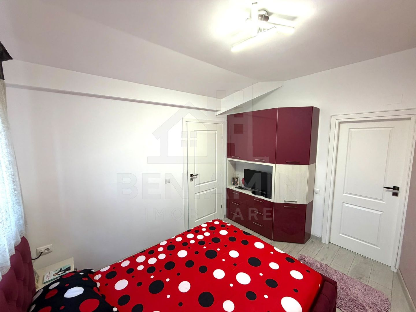 Apartament cu 3 camere si 3 bai in Craiovita Noua - Promenada Mall - - Poză 12