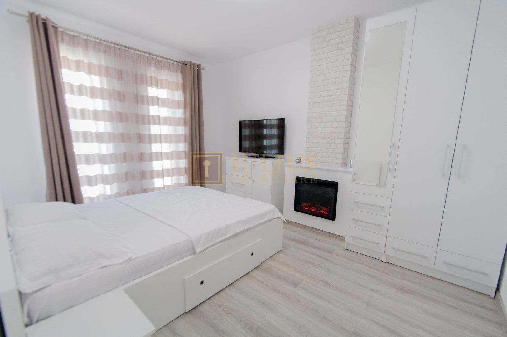 bloc nou, 2 camere, vedere panoramică, - Poză 1