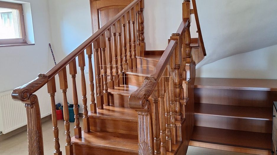 Casa deosebită în Europa – stil clasic, terase și grădină amenajata - Poză 8