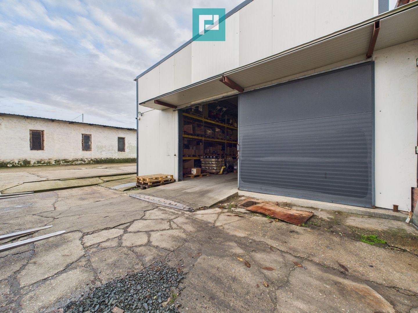 Hală industrială izolată 120 mp, panouri sandwich - Poză 2