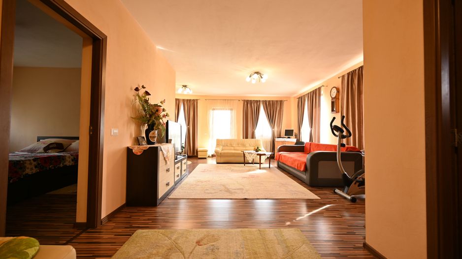 Casa P+1E, cu anexe si hala - Poză 13