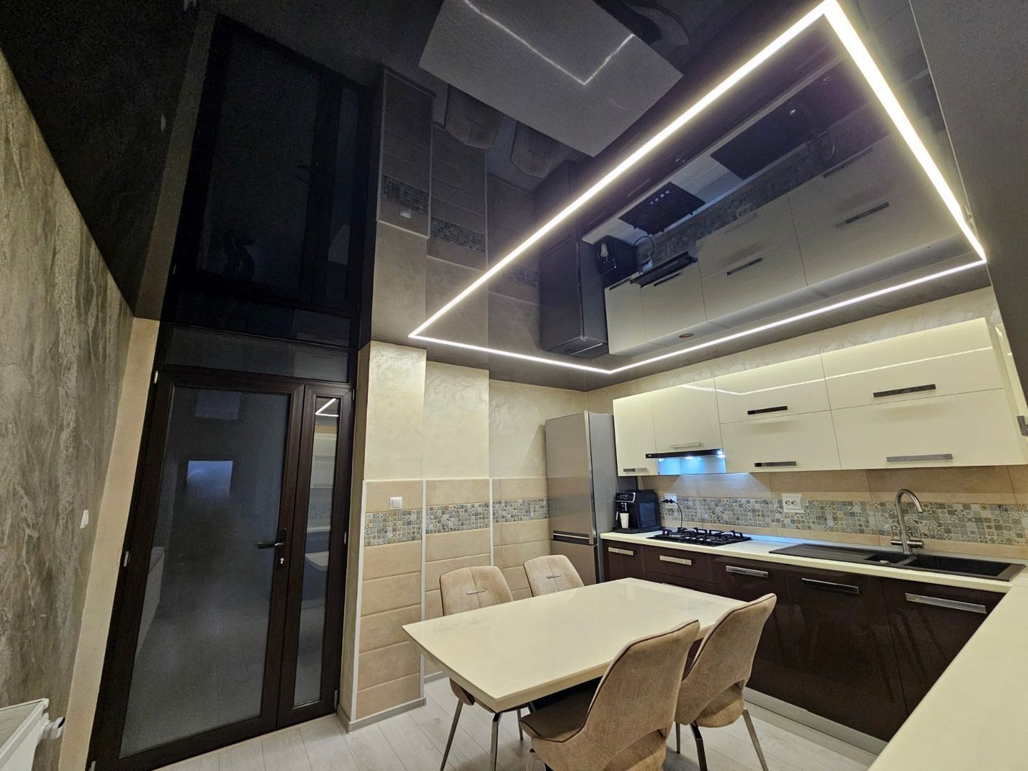 De vanzare  casa 2 camere, renovata -Piata Centrala, 89.000 euro - Poză 1