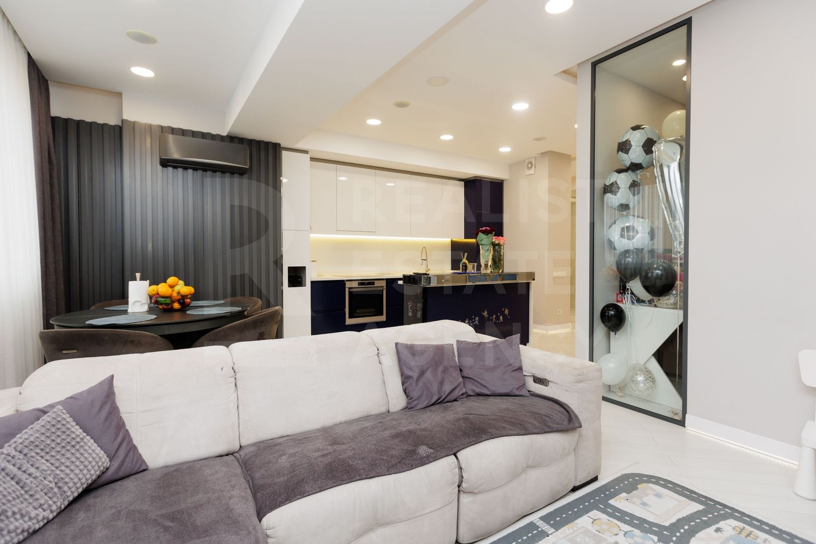 Vânzare, apartament, 2 camere + living, str. N. Testemițanu, Centru - Poză 2