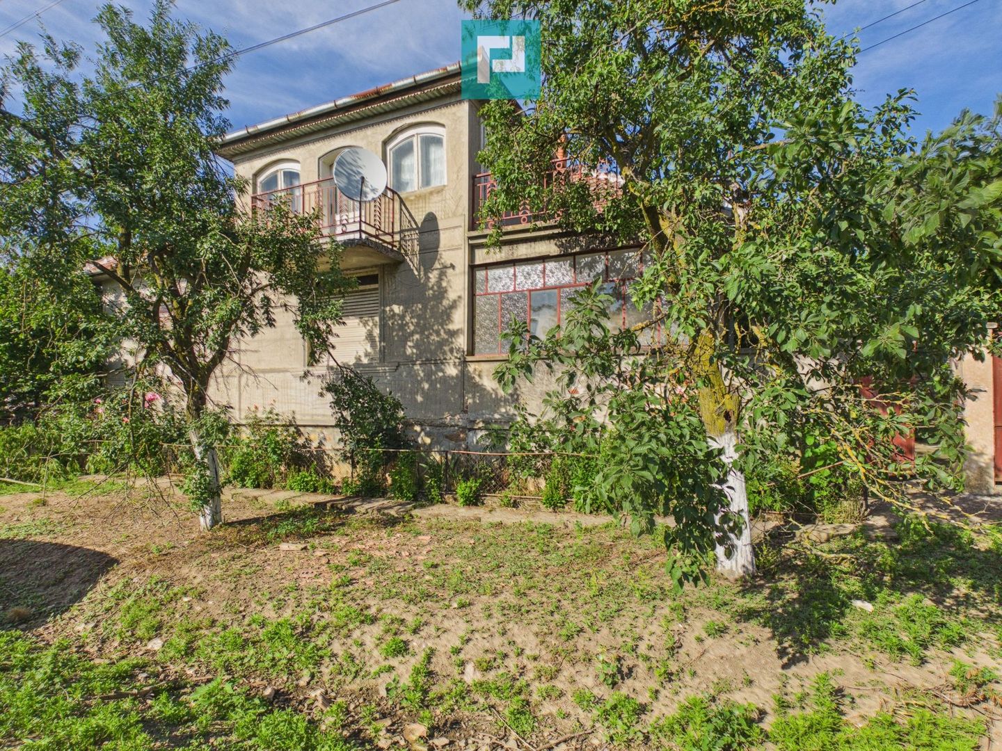Casă cu 4 camere și teren de 2880 mp în Fiscut - Poză 11
