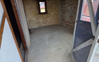 🏡 Casă renovată cu 6 camere, teren 557 mp – Berceni, Prahova - Poză 20