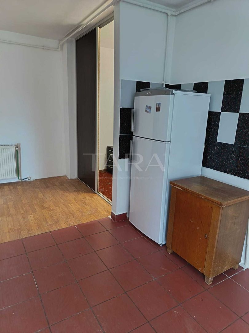 Apartament 1 cameră renovabil cu parcare inclusă în acte – Florești. - Poză 3