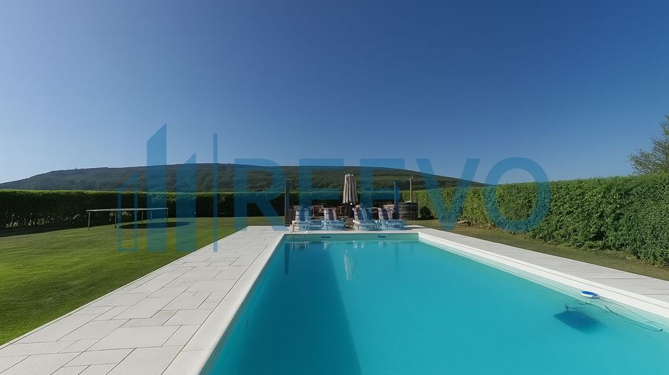 Proprietate Premium cu Două Case și Piscină în Hemeiuș - Poză 2