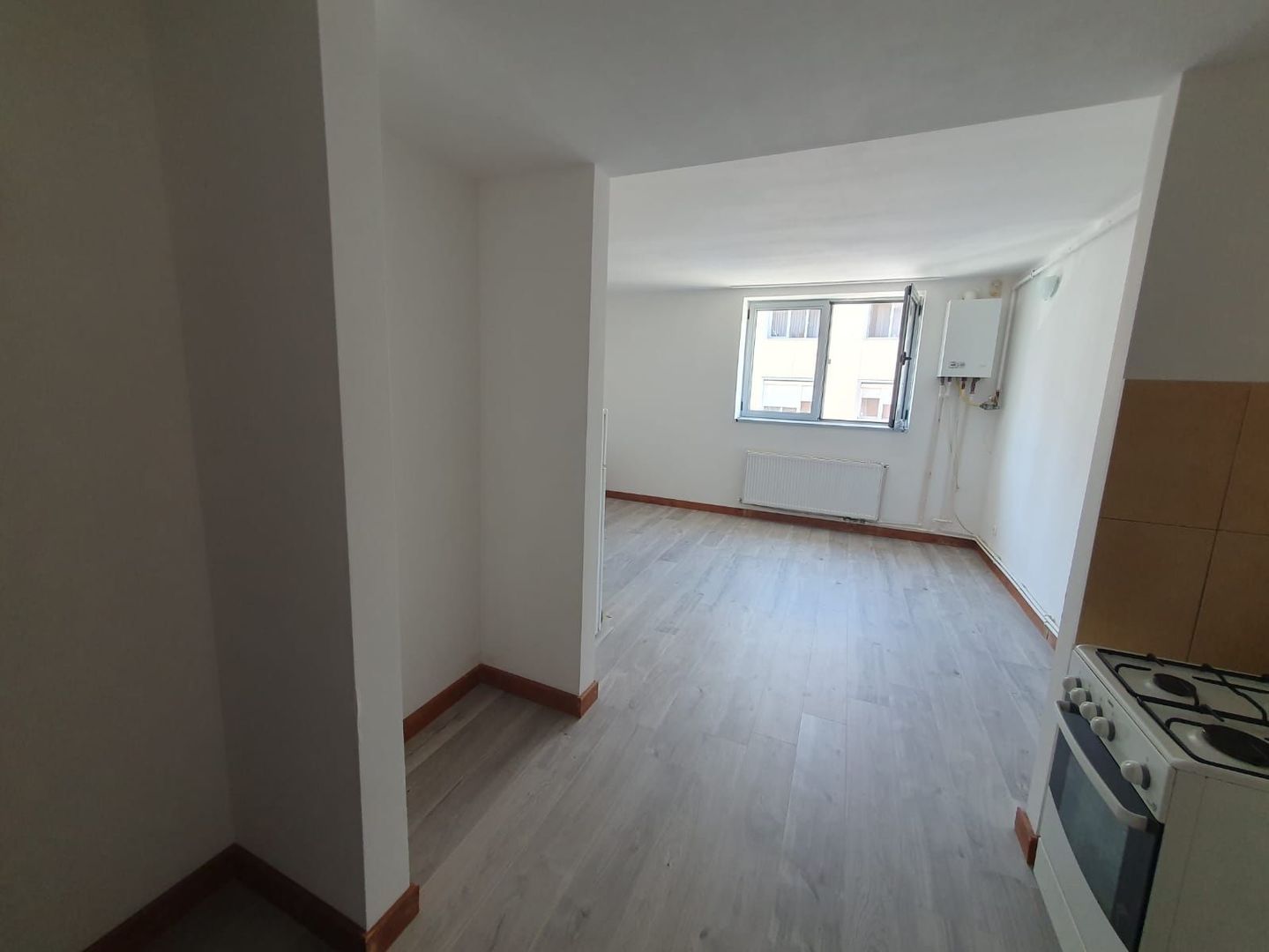 BRASADAS vinde garsoniera la etajul 2 pe B-ul Closca. - Poză 2