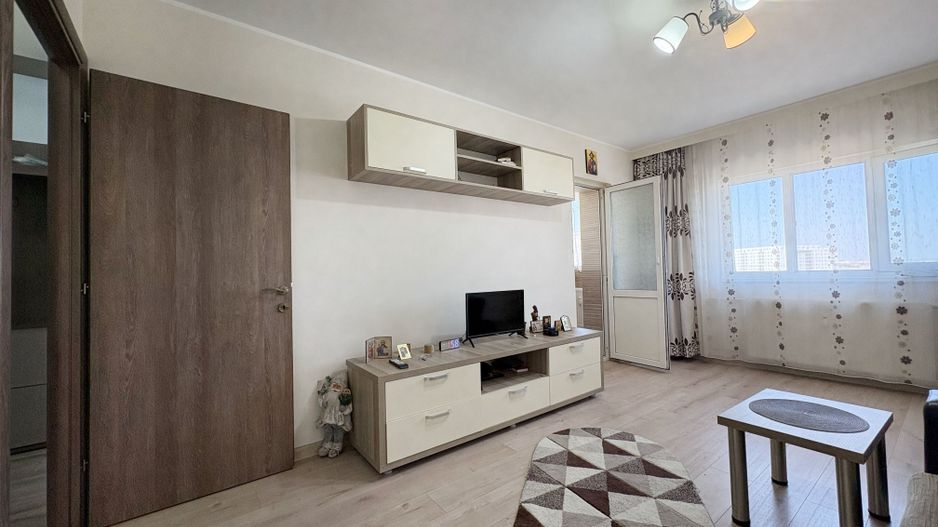 Garsonieră decomandata Titan – 1 Decembrie 1918, renovată, mobilata - Poză 1