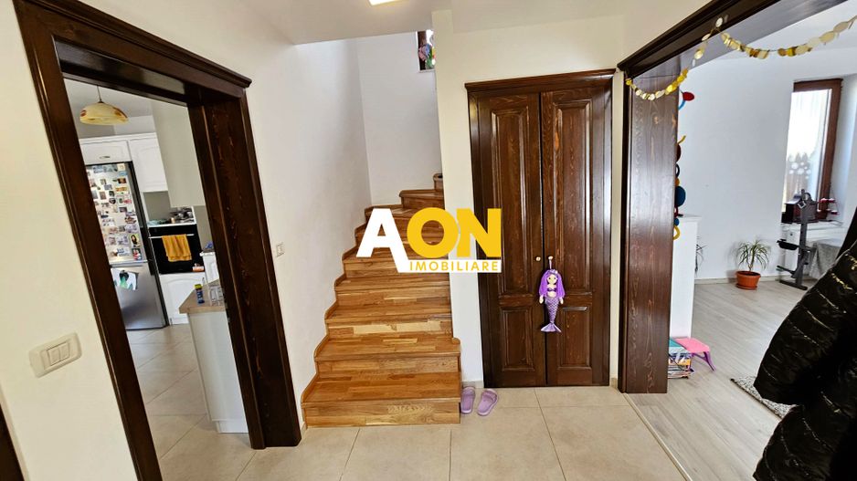1/2 Duplex mobilat, utilat, 4 camere, pivnita, 200 mp teren - Poză 2