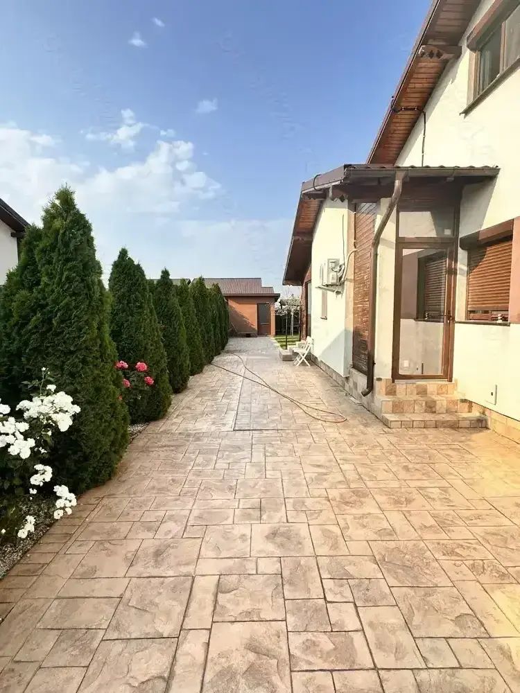 CASA DE VANZARE - ZONA NORD - PUNCT DE REPER LIVADA - Poză 1