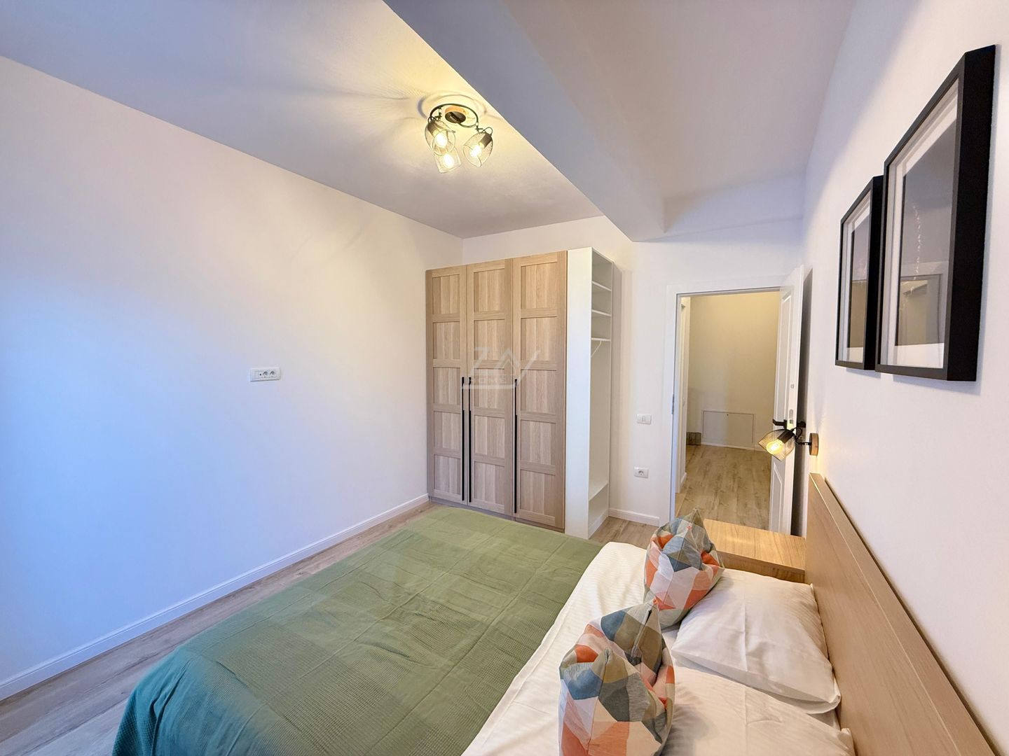 PRIMA INCHIRIERE. Casa moderna si cocheta. Curte amenajata. Loc de parcare. - Poză 17