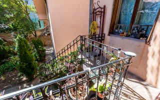 Apartament cu 4 camere si terasa si curte proprie, langa primarie - Poză 5