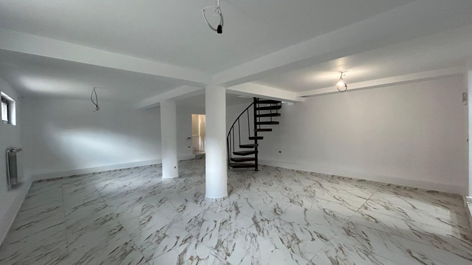 Vila Modernă și Complet Renovată în Otopeni – Oferă Confort și Accesibilitate - Poză 1