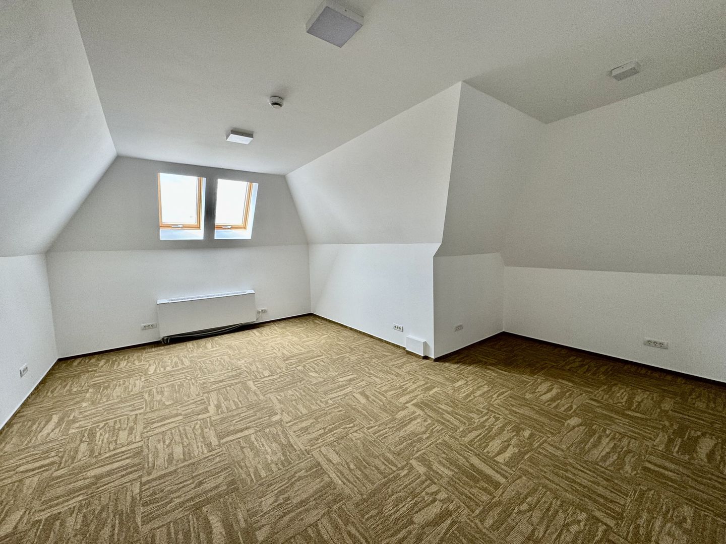 Cladire Brancoveneasca 30 de birouri 1100 mp dubla deschidere - Poză 16