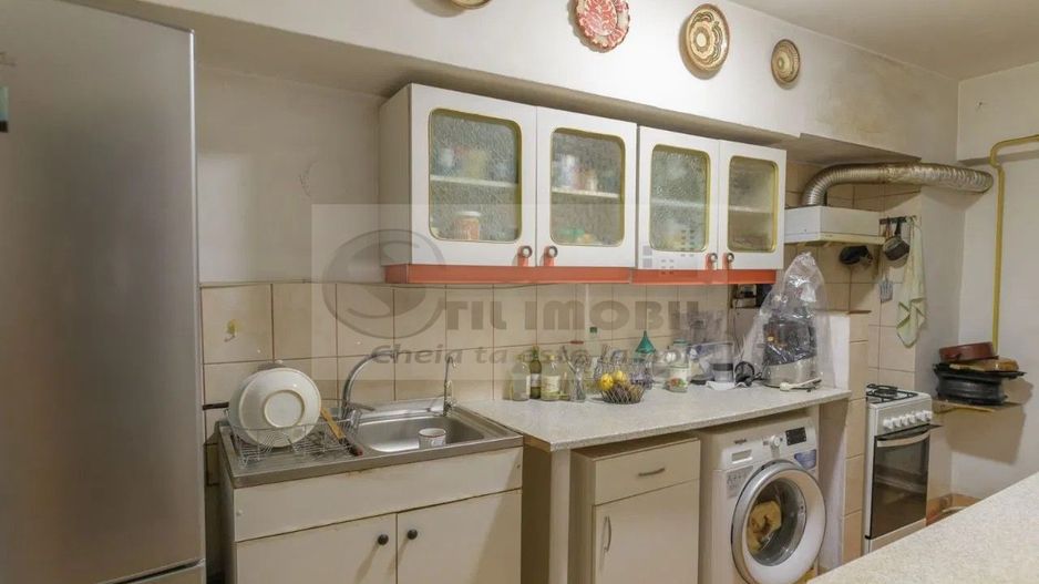 Apartament ULTRACENTRAL cu 4 camere,decomandat, langa Palas, 105 mp ! - Poză 10