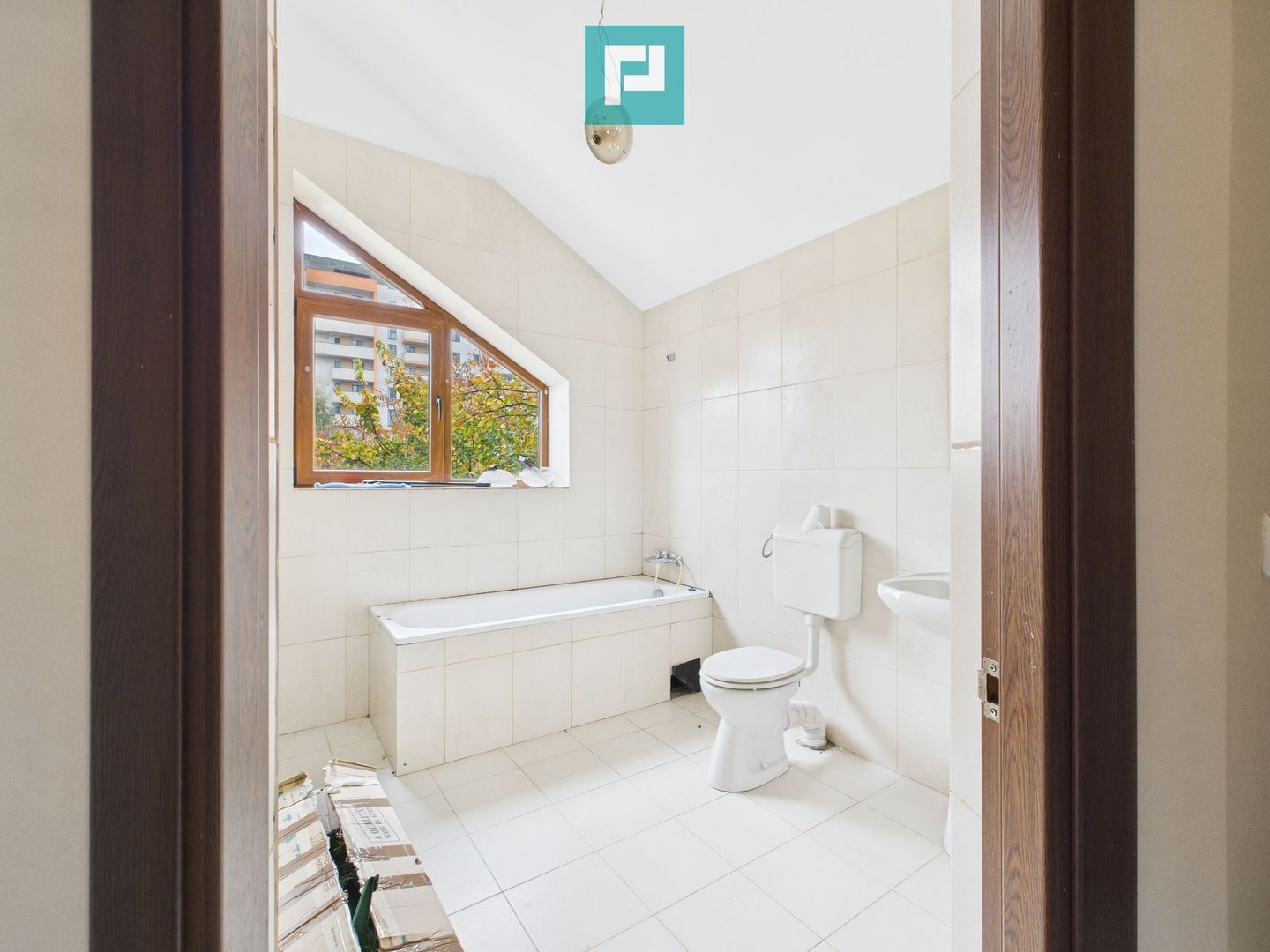 Casă  spațioasă cu 5 camere, Aradului - Poză 27