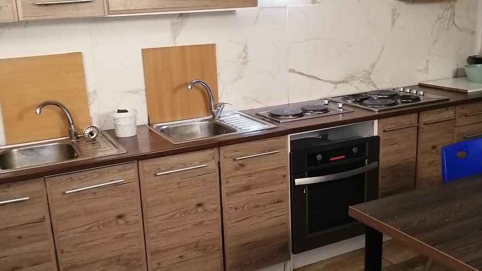 Etaj de inchiriat/ camere+ bai/bucatarie/spalatorie - Poză 2