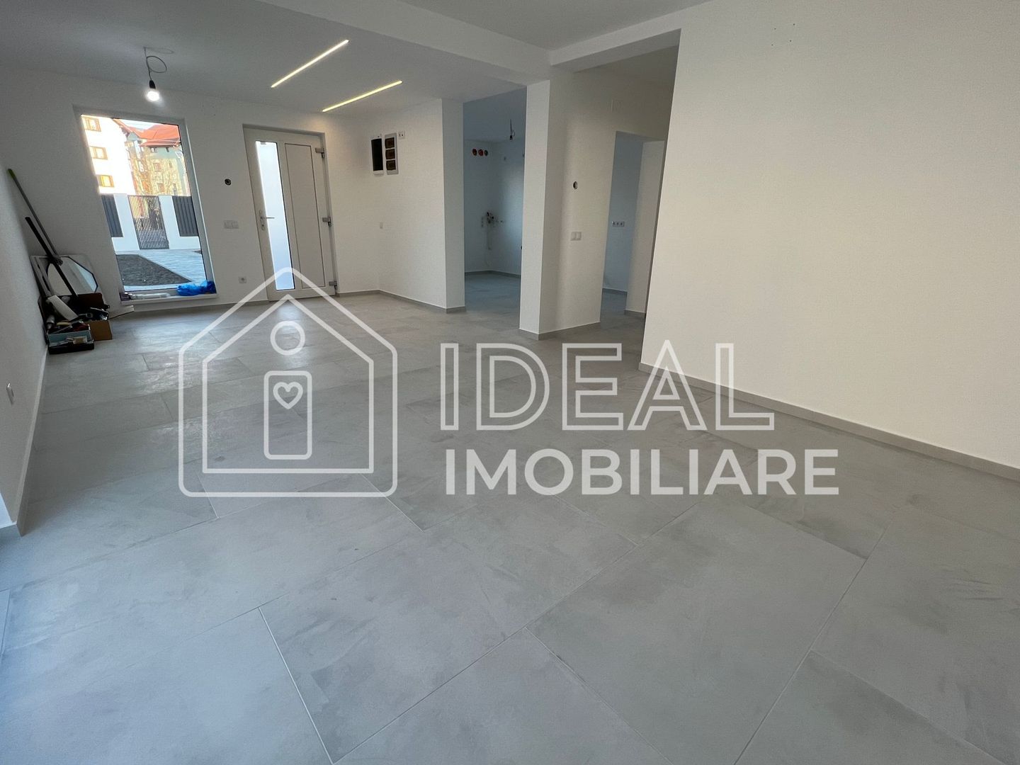 Duplex Modern cu 4 camere si gradina LA CHEIE, in Calea Cisnadiei - Poză 2