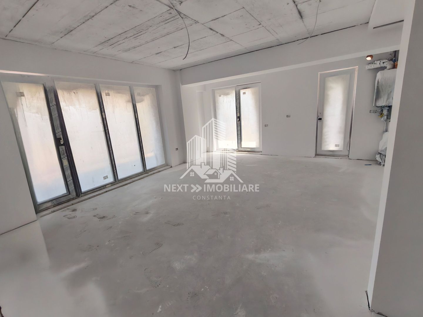 Apartament 2 si 3 camere la alb cu loc de parcare inclus - Poză 1