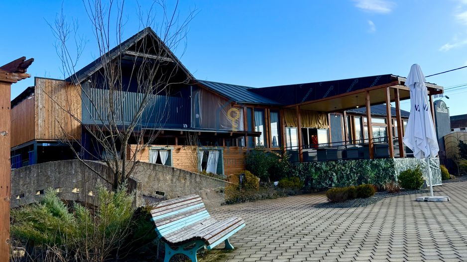 Proprietate unică de vânzare – piscină, restaurant, terasă - Poză 15