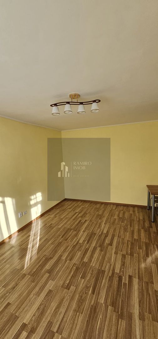 Garsoniera renovata 35 mp/ Metrou 1 decembrie la 3 minute - Poză 1