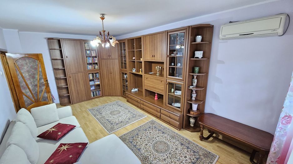 DE ÎNCHIRIAT - Apartament cu 3 camere, mobilat și utilat, zona TRAIAN; - Poză 1