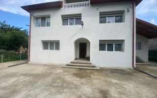 Oaza de liniste si verdeata! Vanzare casa cu 5 camere in Pucioasa - Poză 2