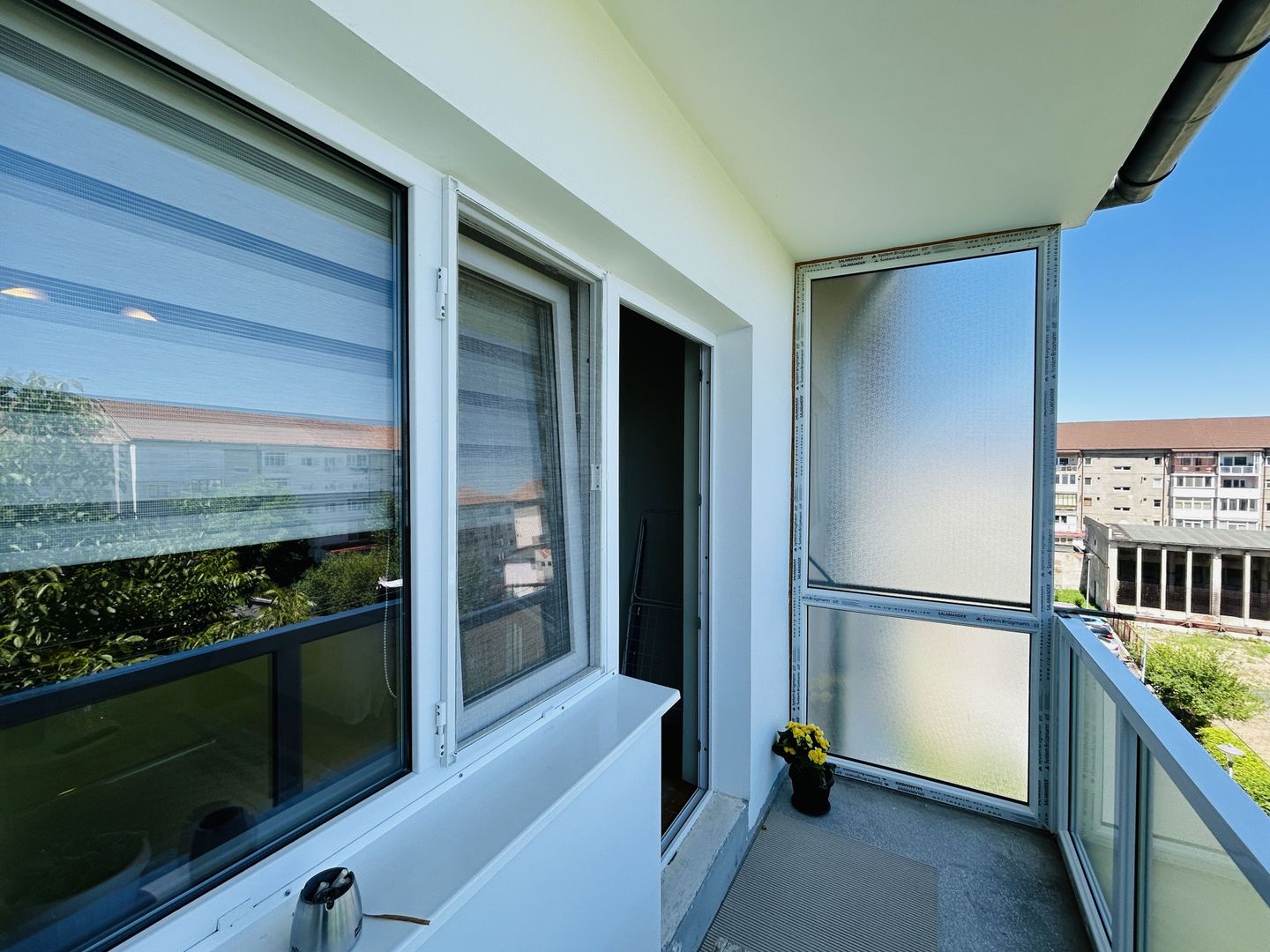 Apartament decomandat, cu 3 camere, 2 bai, 2 balcoane - Zona Strand - Poză 14