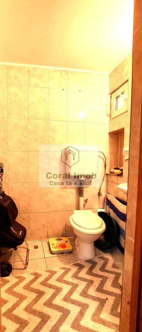 Vanzare casa 6 camere, 3 bai, 3 bucatarii, 2 centrale,  curte individu - Poză 9