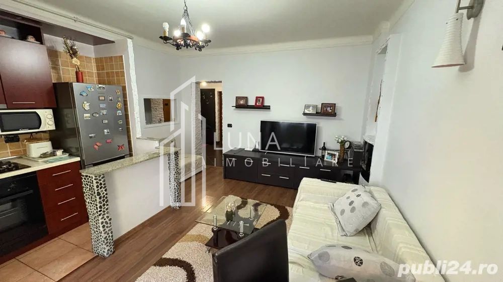 apartament 3 camere de vanzare - Poză 1