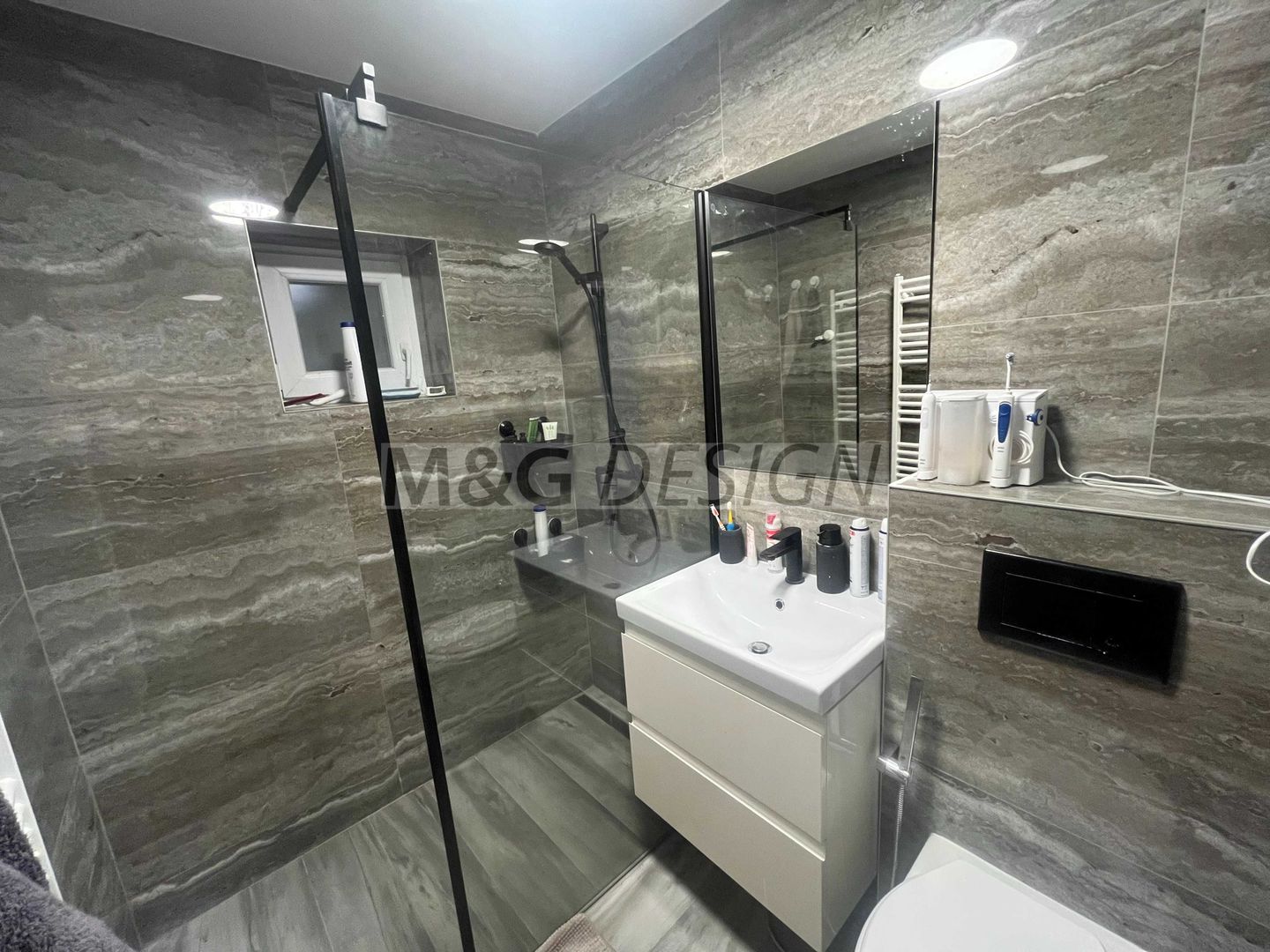 2 camere decomandat 2 balcoane , Bucovina  langa parc cu  centrala - Poză 2